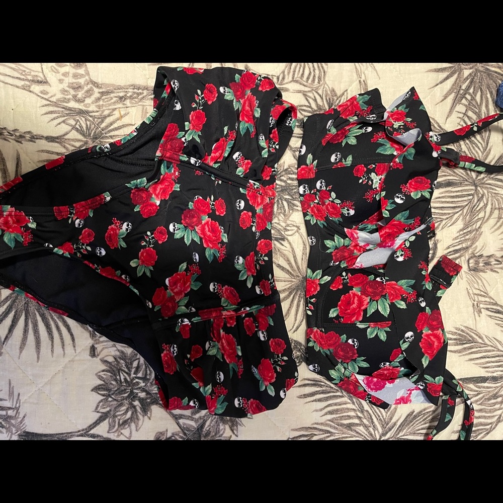 Hot topic 2 pc bathing suit